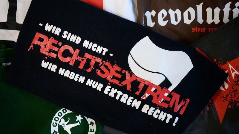 Aktion gegen rechtsextreme Kürzel in Shirt-Shops erfolgreich Der Hamburger Verein „Laut gegen Nazis“ hat sich rechtsextreme Kürzel rechtlich schützen lassen und kann nun einschlägige Shops abmahnen.
