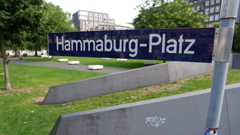 Hammaburg-Platz erinnert künftig an Ursprung Hamburgs Der Hammaburg-Platz erinnert jetzt an den Ursprungsort Hamburgs.
