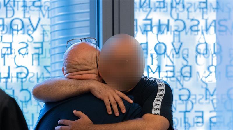 Haft für zwei Angeklagte im Remscheider Waffenlager-Prozess Der Hauptangeklagte lief sich auf das Angebot der Staatsanwaltschaft im Prozess, anders als die nun verurteilten Mitangeklagten, nicht ein. (Archivbild)