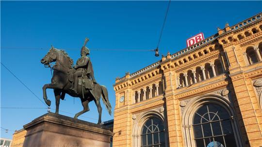 Der Hauptbahnhof Hannover zählt zu den wichtigsten Knotenpunkten des Schienenverkehrs in Deutschland. (Symbolbild)