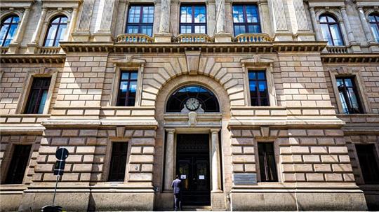 Der Haupteingang des Landgerichts Braunschweig.