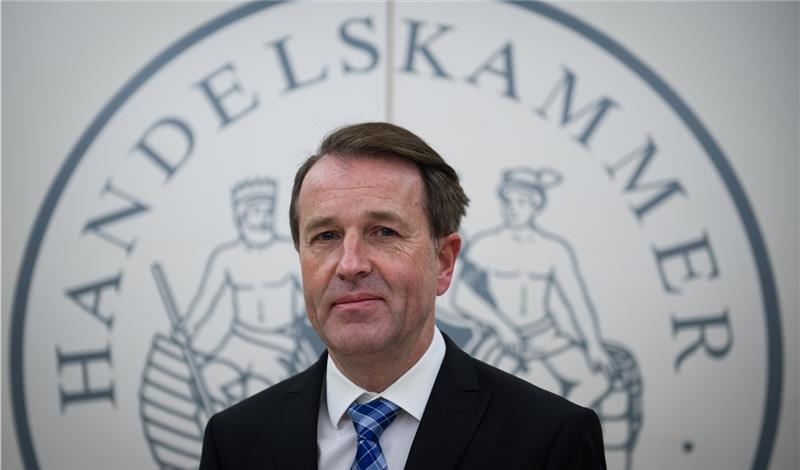 Der Hauptgeschäftsführer der Handelskammer, Hans-Jörg Schmidt-Trenz sieht China als Chance für Hamburger Unternehmen. Foto Hitij/dpa