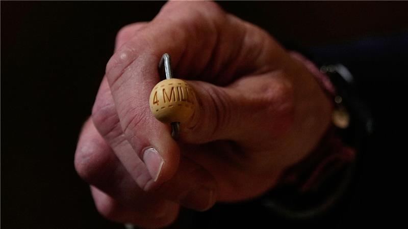 Der Hauptgewinn über vier Millionen Euro für ein ganzes Los ließ dieses Jahr circa eineinhalb Stunden auf sich warten. Um 10.44 Uhr wurde er gezogen.