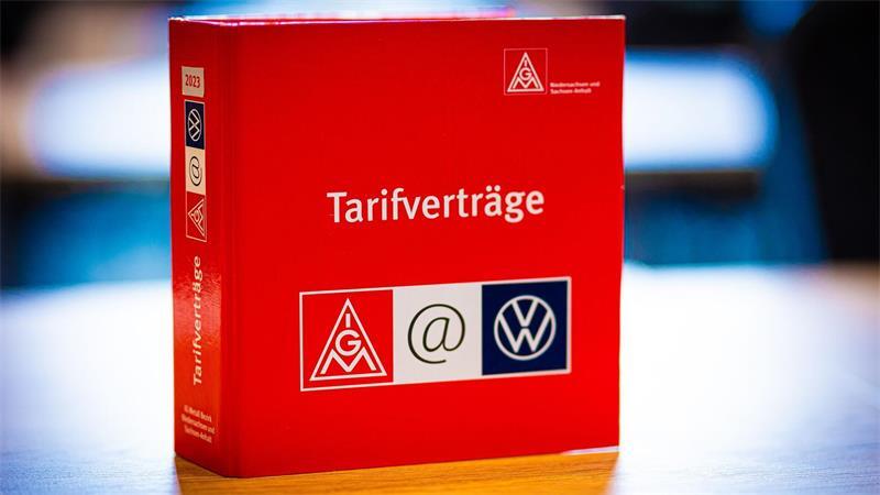 Der Haustarifvertrag gilt nach Gewerkschaftsangaben für rund 130.000 VW-Beschäftigte. (Archivbild)