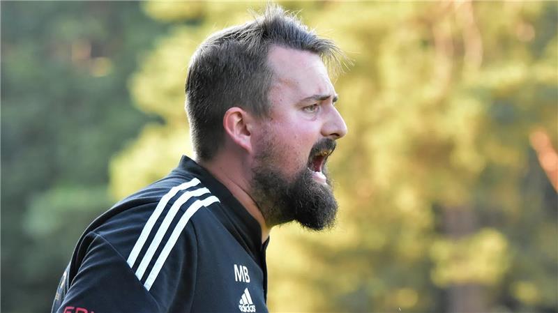 Der Heeslinger Trainer Malte Bösch.