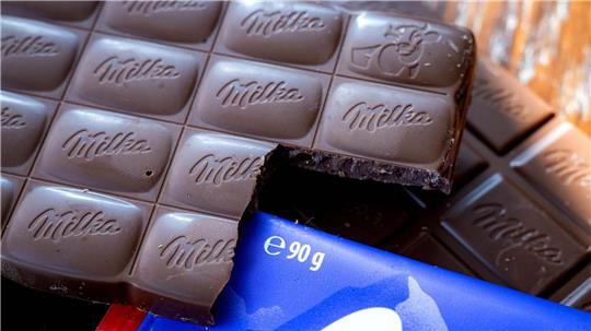Der Hersteller der Milka-Tafel will ein Urteil nicht akzeptieren. (Symbolbild)