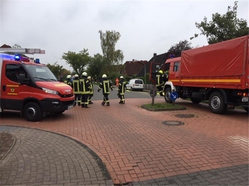 Der Heuweg in Harsefeld ist wegen eines Feuerwehreinsatzes gesperrt. Foto: Beneke