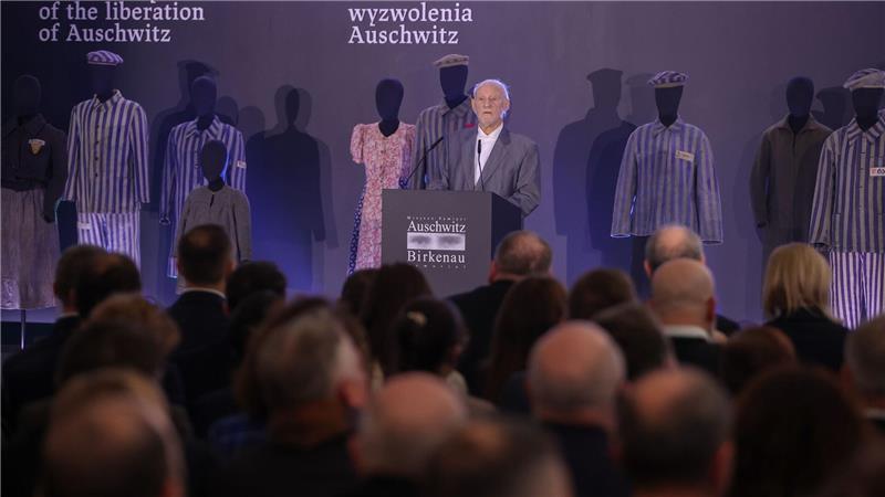 Der Holocaust-Überlebende Bernard Offen warnte während der Gedenkfeier im ehemaligen deutschen Konzentrationslager Auschwitz-Birkenau vor wachsendem Hass. (Foto aktuell)