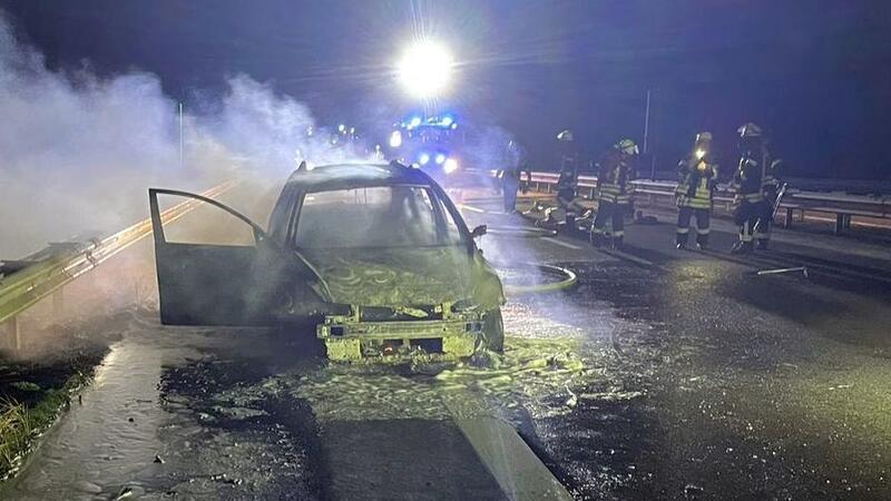 Das sind die häufigsten Unfallursachen auf der A26 Der Hyundai brannte nach Weihnachten auf der A26 vollständig aus.