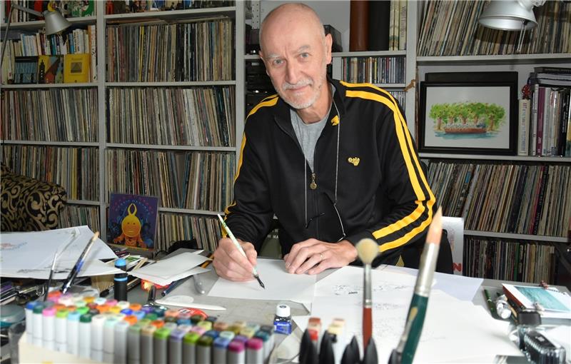 Der Illustrator Björn Holm an seinem Schreibtisch. Fotos Felsch