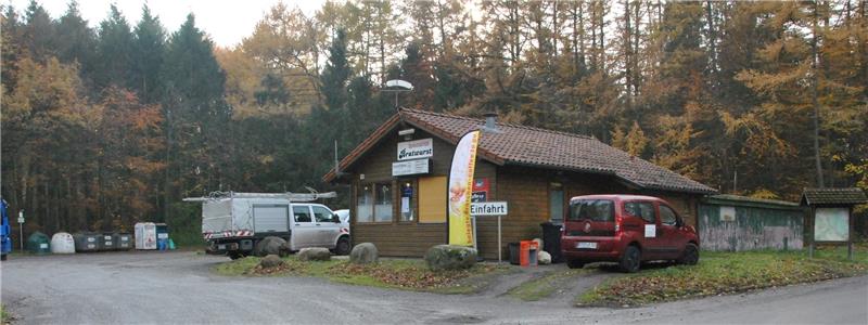 Der Imbiss-Parkplatz an der B 73 in Agathenburg ist seit August neu verpachtet, soll jetzt aber nach der langjährigen Betreiberfamilie Keck benannt werden. Foto: Lohmann