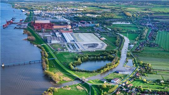 Der Industriepark auf Bützflethersand liegt weniger als einen Kilometer von der Wohnbebauung entfernt.