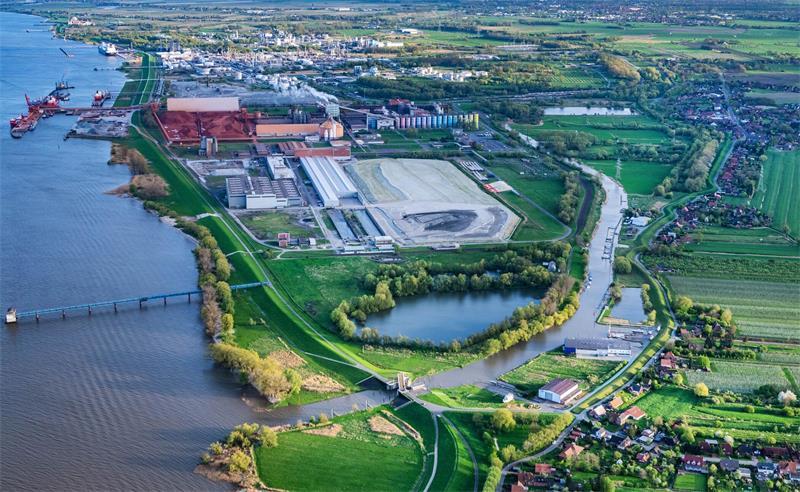Der Industriepark auf Bützflethersand liegt weniger als einen Kilometer von der Wohnbebauung entfernt.