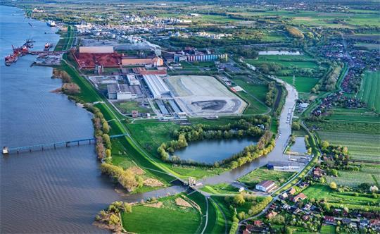 Der Industriepark auf Bützflethersand liegt weniger als einen Kilometer von der Wohnbebauung entfernt.