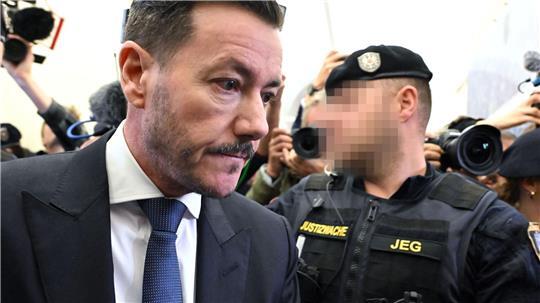 Der Investor René Benko ist wegen Gläubiger-Schädigung zu zwei Jahren Haft verurteilt worden