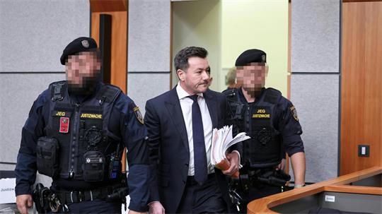 Der Investor René Benko steht erneut in Innsbruck vor Gericht.