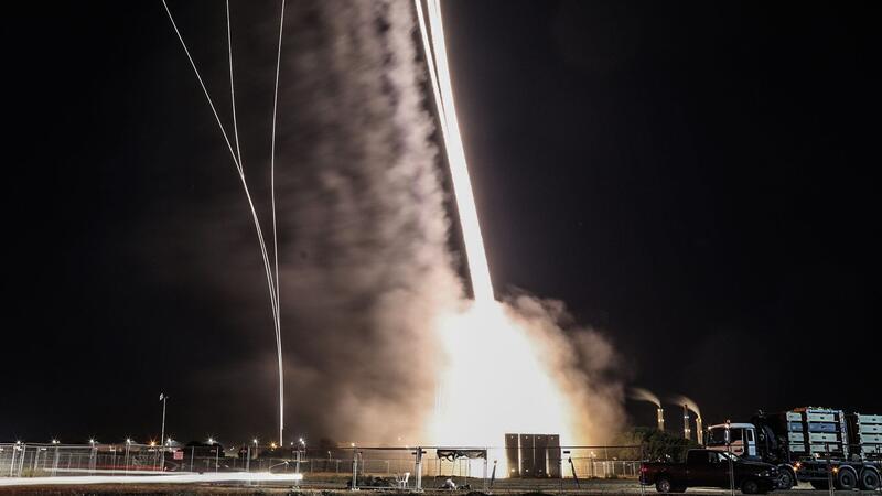 Der Iran droht mit Vergeltung - Israel reagiert und verstärkt nun seine Luftverteidigung.