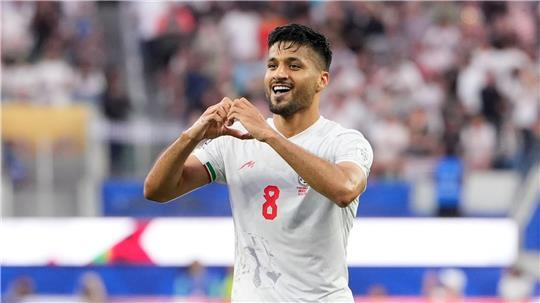 Der Iraner Mohammad Mohebbi jubelt über seinen Treffer.
