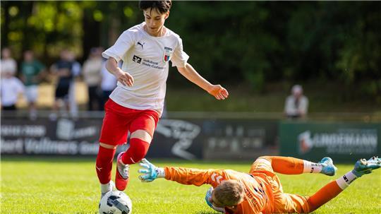 Der JFV verkürzt den Rückstand nach der Pause. Hier erzielt Damian Elias Mihro Burekovic noch ein Abseitstor, später trifft er zum 3:5.
