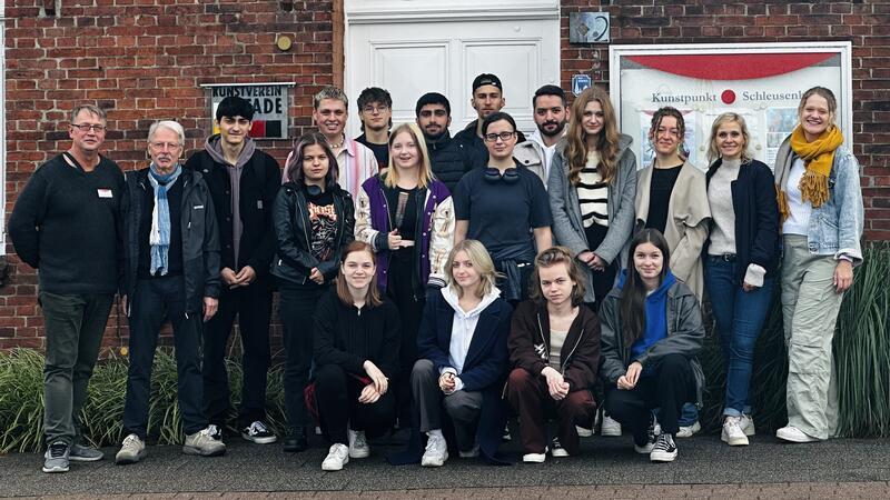 Der Jahrgang 2022 der Fachoberschule Gestaltung der Jobelmann-Schule Stade plant eine Kunstausstellung im Kunstpunkt Schleusenhaus.
