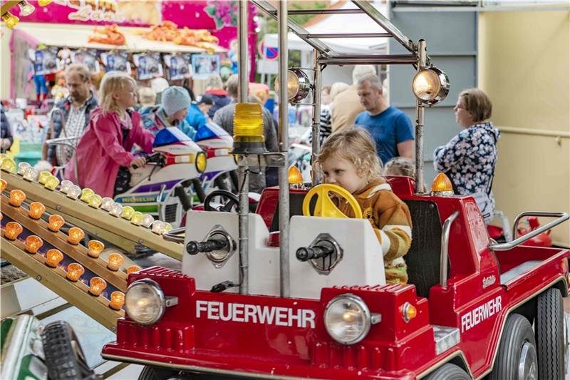 50 Buden und Fahrgeschäfte: Ab heute ist Jahrmarkt-Stimmung in Harsefeld Der Jahrmarkt lockt mit zahlreichen Buden und Fahrschäften. Foto: Elsen/Archiv