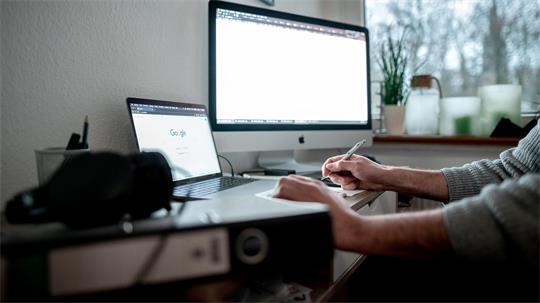 Der Job soll 100 Prozent im Homeoffice stattfinden? Vorsicht bei solchen Angeboten.