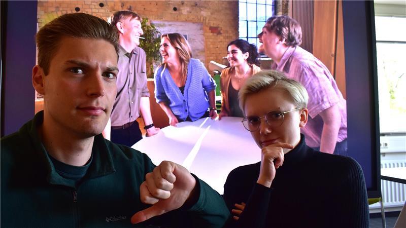 Der Journalisten-Nachwuchs beim TAGEBLATT nimmt die ZDF-Serie „Neuer Wind im Alten Land“ kritisch unter die Lupe: Thies Meyer und Rebecca Haardt.