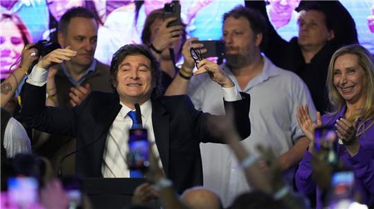 Der Jubel nach dem Sieg: Die Partei von Argentiniens Präsidenten Milei konnte bei der Kongresswahl zahlreiche Mandate hinzugewinnen.