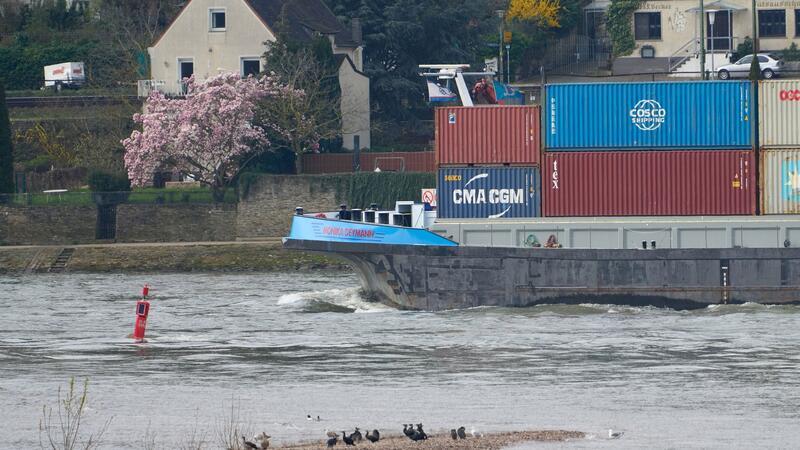 Projekt soll Engpässe im Rhein beseitigen Der „Jungfrauengrund“ bei Oberwesel: Auch bei Normalwasserstand ragen Steine aus dem Rhein hervor. Der Abschnitt dient der Planung einer durchgehend tieferen Fahrrinne.