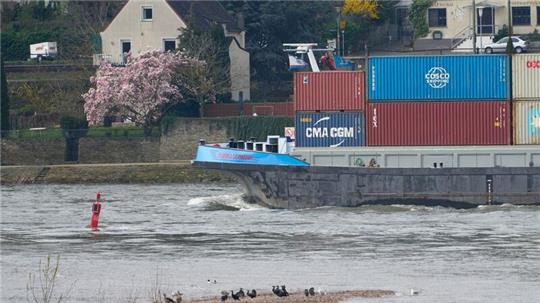 Projekt soll Engpässe im Rhein beseitigen Der „Jungfrauengrund“ bei Oberwesel: Auch bei Normalwasserstand ragen Steine aus dem Rhein hervor. Der Abschnitt dient der Planung einer durchgehend tieferen Fahrrinne.