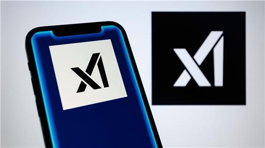 Der KI-Chatbot gehört zu Musks Firma xAI. (Archivbild)