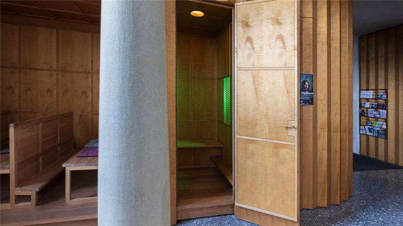 KI-Jesus im Beichtstuhl verblüfft Kirchenobere Der KI-Jesus war ein zweimonatiges Experiment, geschaffen mit der Hochschule von Luzern, das bis Oktober lief.