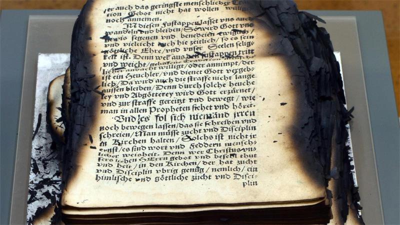 Der Kabelbrand in der Herzogin-Anna-Amalia-Bibliothek in Weimar am 2. September 2004 gilt als eine der schwersten Kulturkatastrophen der deutschen Nachkriegsgeschichte. 