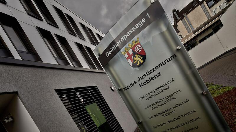 Polizist klaut bei Unfall Käse und verliert seinen Job Der Käsediebstahl hat für den Polizisten ernste Konsequenzen, wie jetzt auch das Oberverwaltungsgericht bestätigt.