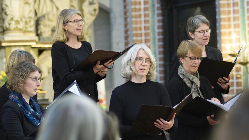Der Kammerchor des Kirchenkreises Buxtehude singt.