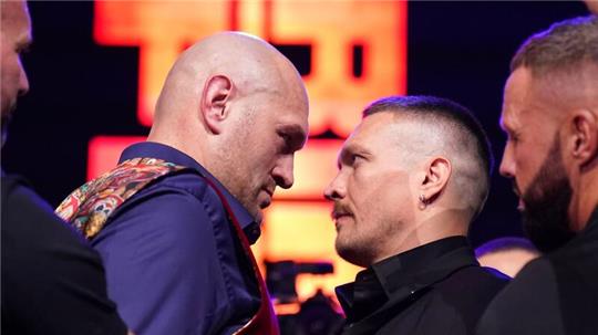 Der Kampf zwischen Tyson Fury (l) und Alexander Usyk soll im Februar in Saudi-Arabien stattfinden.