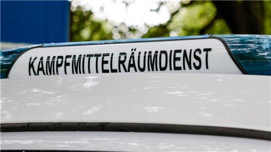 Der Schriftzug «Kampfmittelräumdienst» ist an einem Einsatzfahrzeug angebracht. 