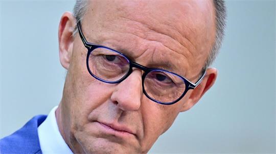 Der Kanzler schraubt weiter an seiner Personalrochade.