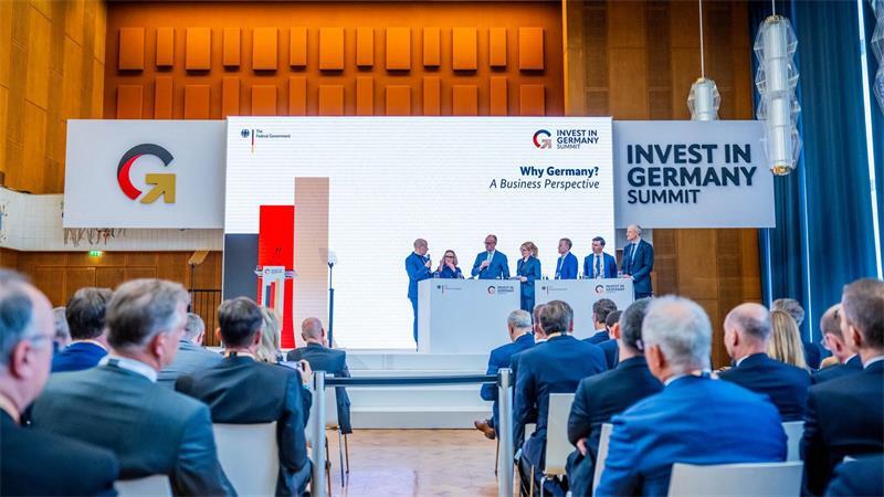 Regierung wirbt um Investoren: „Deutschland ist zurück“ Der Kanzler sprach von Milliarden-Investitionen in Deutschland.