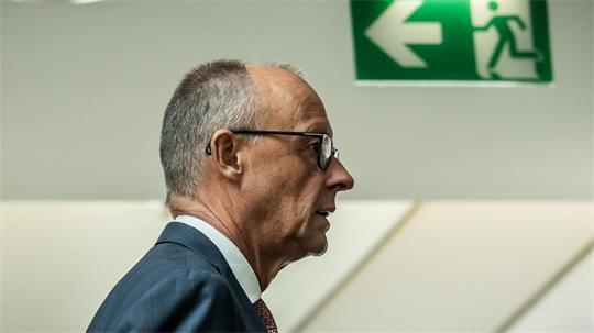 Der Kanzler steht schon seit Wochen unter Druck - und die Wahlergebnisse in Berlin und Mecklenburg-Vorpommern machen die Lage nicht einfacher.