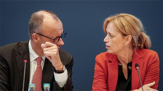 Der Kanzler stellt sich hinter Sparpläne der Familienministerin beim staatlichen Unterhaltsvorschuss - kündigt aber weitere Gespräche an. (Archivbild)