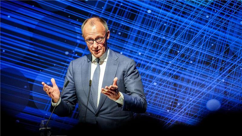 Der Kanzler stimmt die Bürger auf grundlegende Veränderungen bei der Rente ein. 