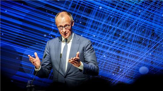 Der Kanzler stimmt die Bürger auf grundlegende Veränderungen bei der Rente ein. 