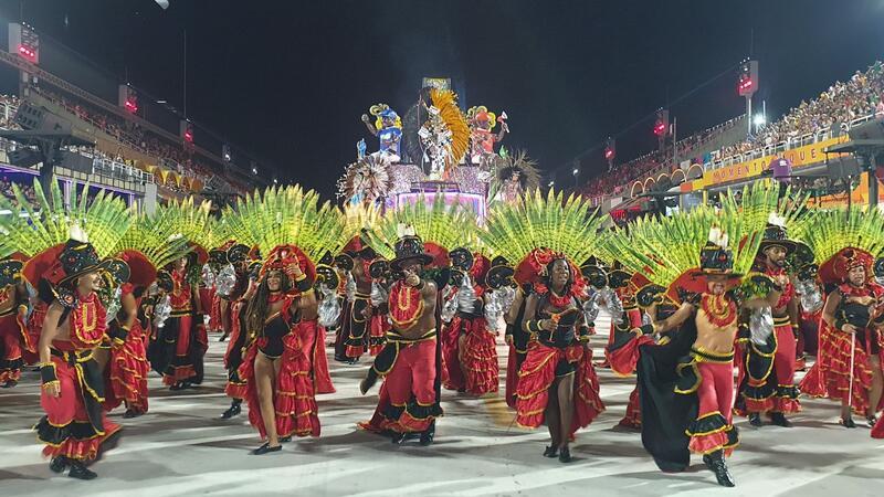 Spektakel am Zuckerhut: Karnevalsumzüge im Sambodrom in Rio Der Karneval von Rio ist die größte Party der Welt, die Stadtverwaltung erwartet insgesamt sieben Millionen Menschen in der Stadt.