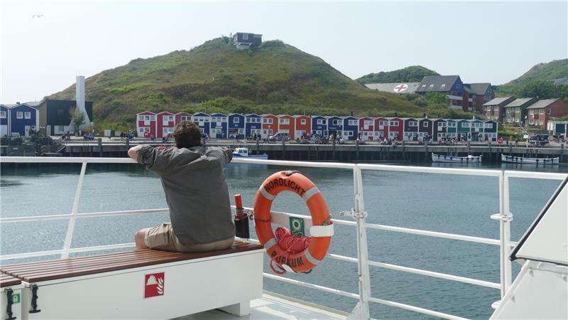 Nach Helgoland im Rekordtempo: So fährt es sich auf der neuen Turbo-Fähre Der Katamaran „Nordlicht“ der Reederei Cassen Eils startet jetzt von der Bremerhavener Seebäderkaje aus Richtung Helgoland. Foto: Wessolowski