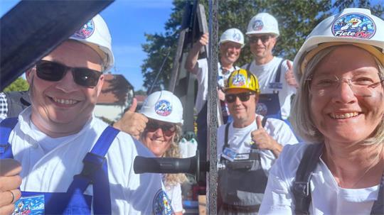 Der Kegelclub Fiete hau wech hat einen Bohrturm auf den Wagen gebaut.