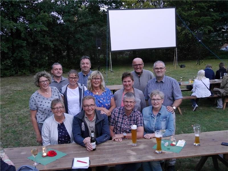 Der Kegelclub „Junge Garde“ aus Kranenburg unternahm spontan einen gemeinsamen Ausflug ins Open-Air-Kino in Kranenburg. Fotos Umland