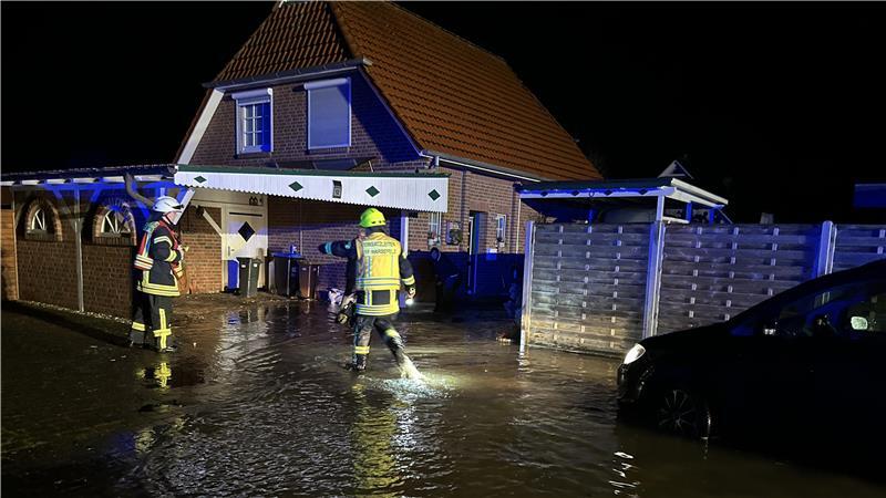 Der Keller eines Einfamilienhauses in Harsefeld steht zu 90 Prozent unter Wasser.
