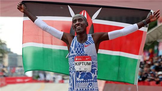 Der Kenianer Kelvin Kiptum war in Chicago einen Marathon-Weltrekord gelaufen.
