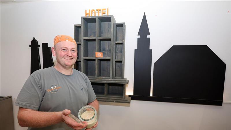 Der Kieler Bäcker David Schöne eröffnet ein kleines Hotel.
